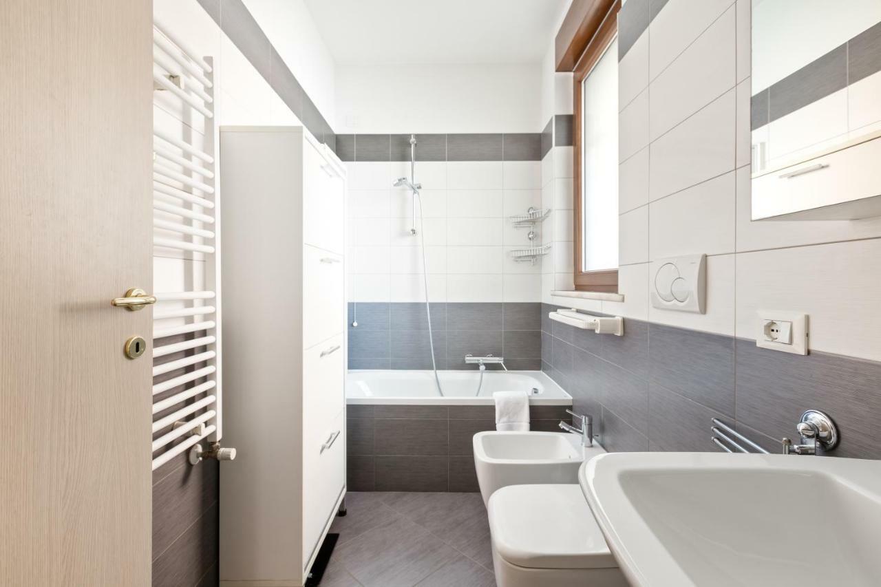 밀라노 Corsica Huge Terrace Flats 아파트 외부 사진